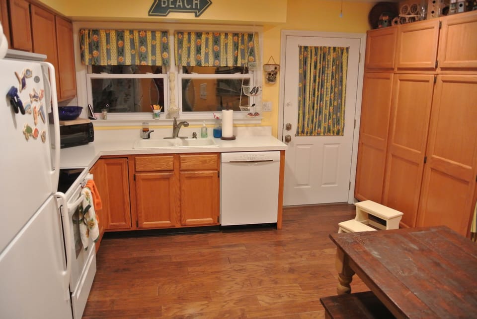 Eat-In Kitchen - all new appliances and floors