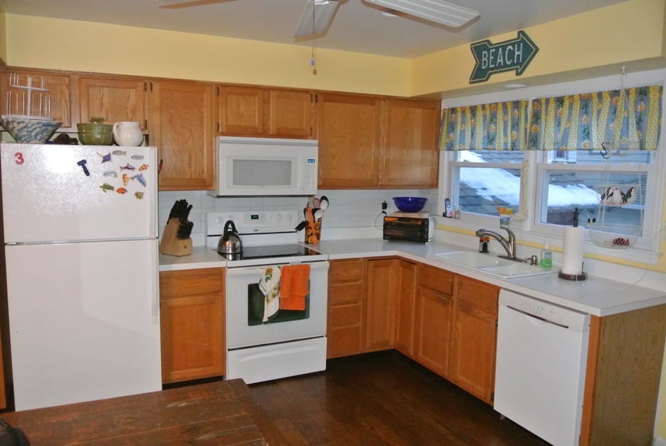 Eat-In Kitchen - all new appliances
