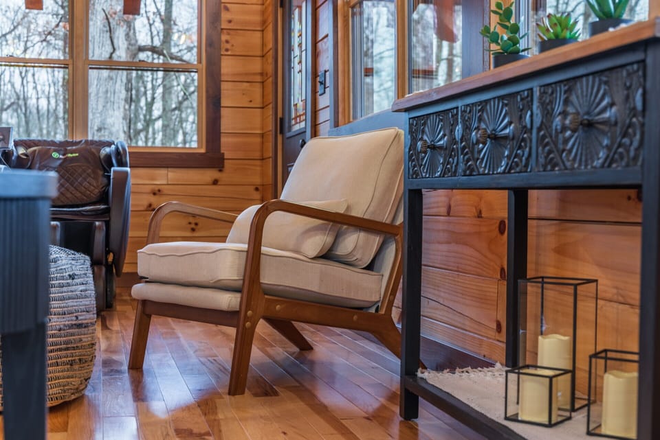 23. Closeup of Chair and Ottman - Cloud 9 Treehouse