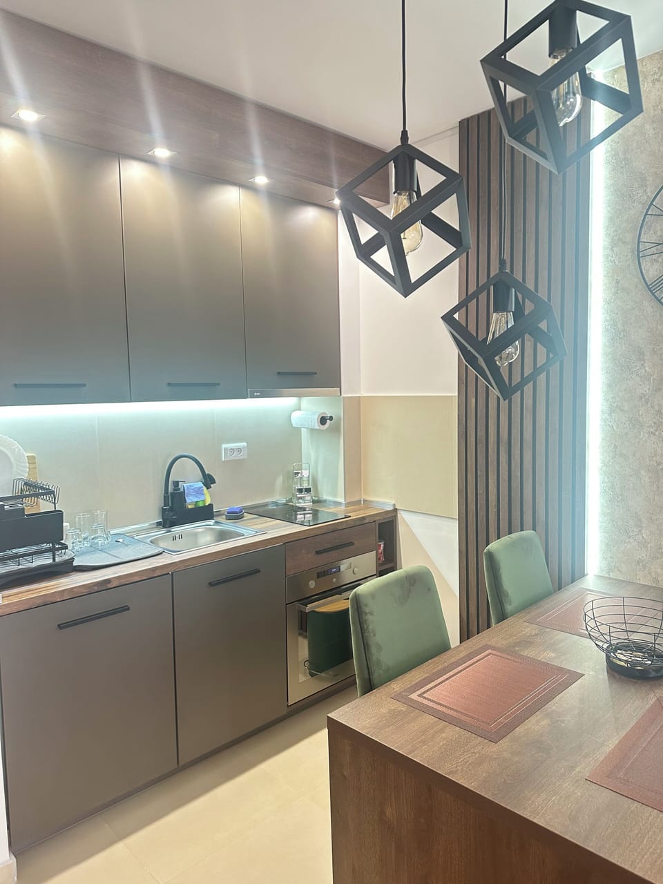 Deluxe Apartment, Balcony, Mountain View | Private kitchen
