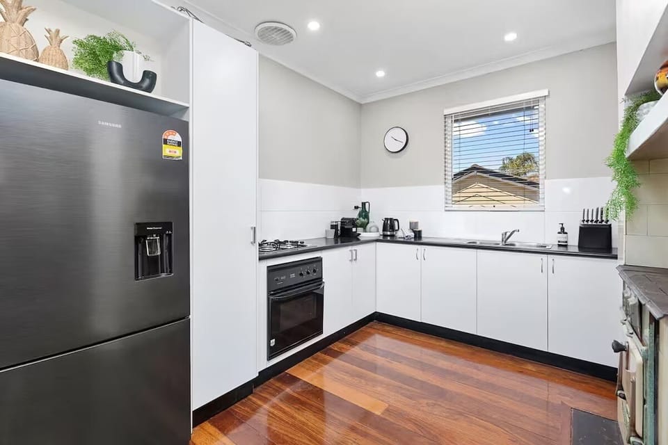 Kitchen : A full kitchen setup gives Sasha’s Cottage on the Hill practical self-catering value for longer stays and relaxed meals in.