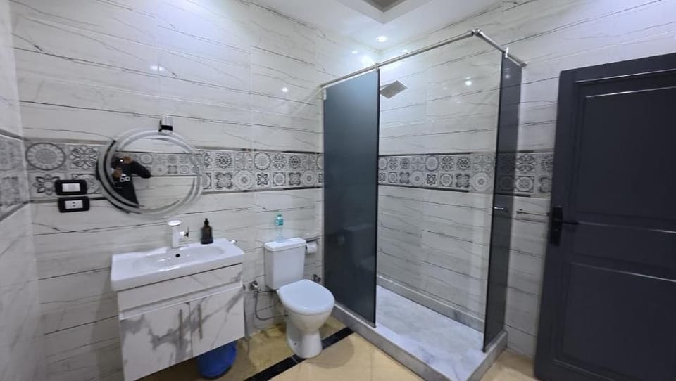 Rainfall showerhead, free toiletries, hair dryer, slippers
