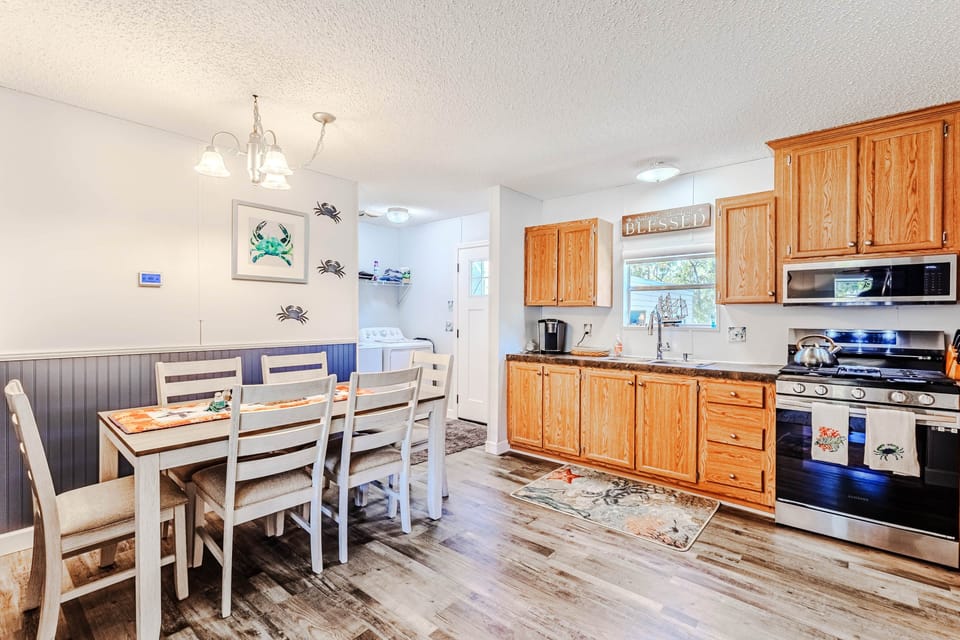 Dining/Kitchen