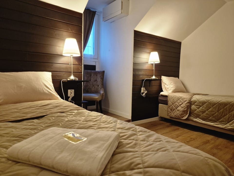 Basic Twin Room | Desk, laptop workspace, WiFi (free)