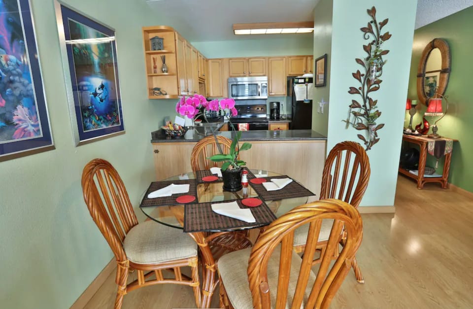 Dining room with beautiful views and a walk-out lanai/patio