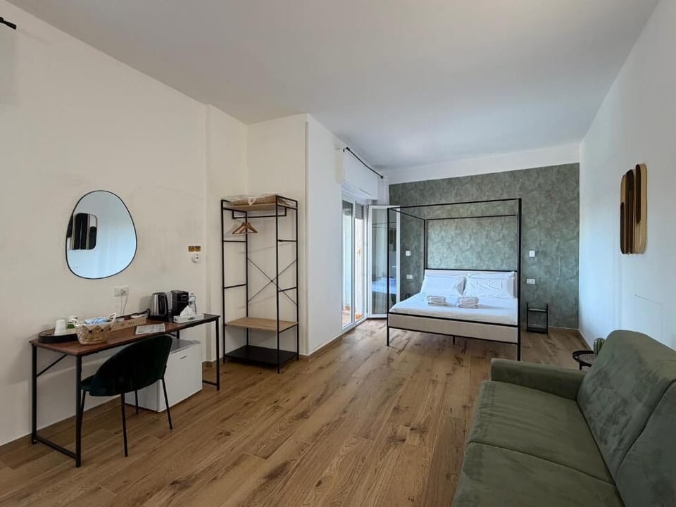 Exclusive Quadruple Room, Balcony, City View | Interior