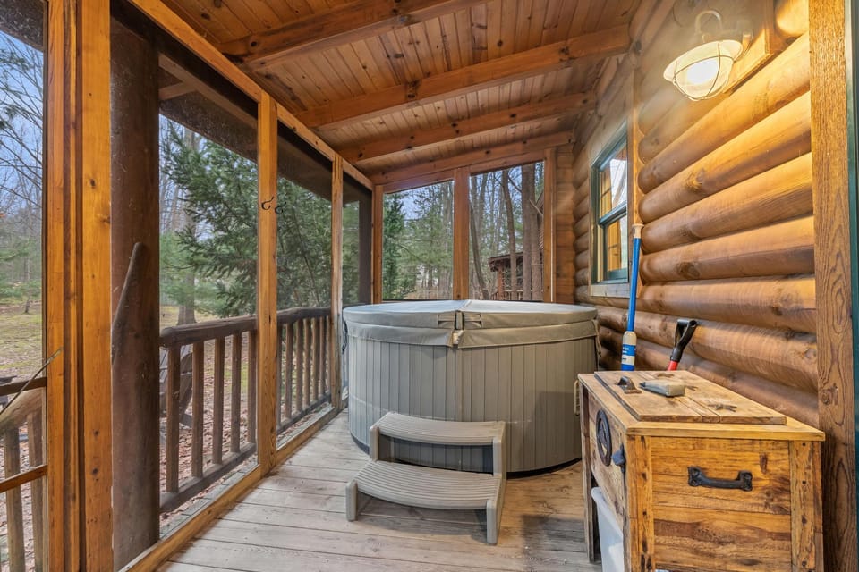 Indoor spa tub