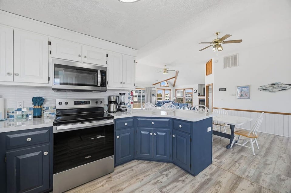 Top-Level Kitchen with Bar (seats 3)