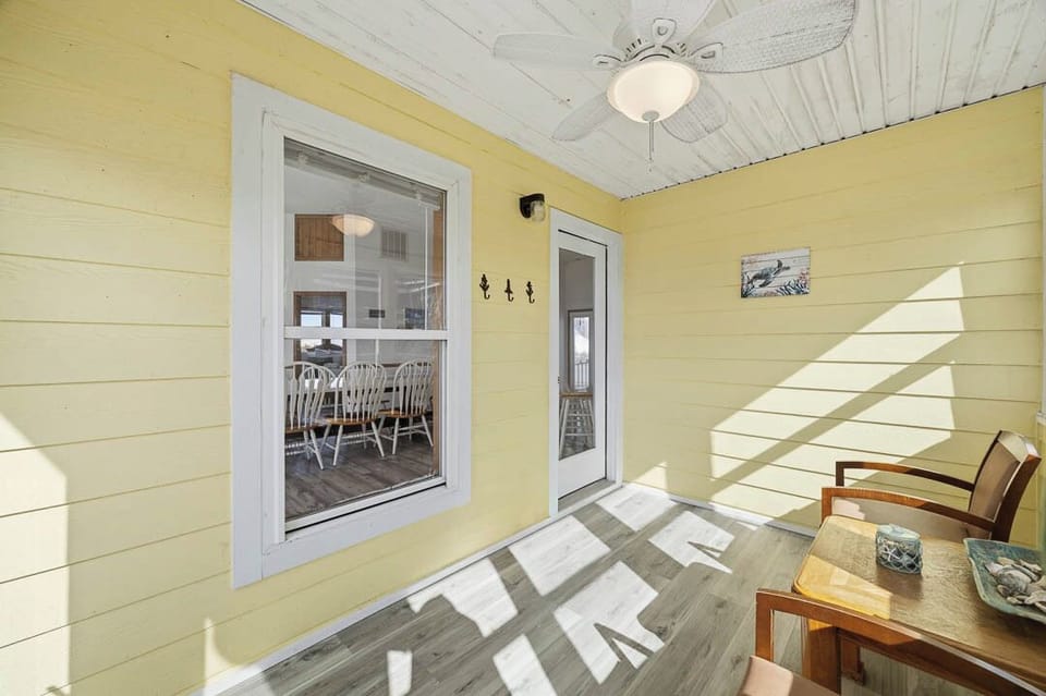 Top-Level Screened Porch