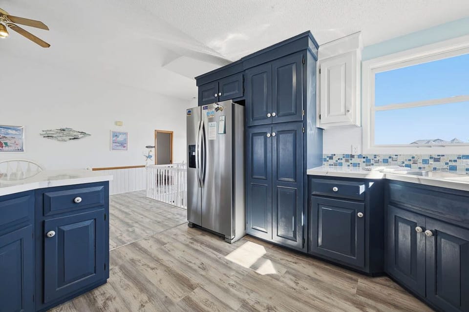 Top-Level Kitchen with Bar (seats 3)