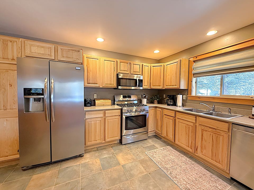 Fully Stocked Kitchen