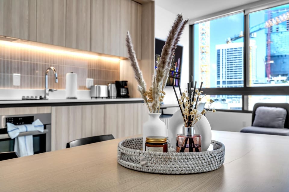 New Downtown 12th Floor  Walk Everywhere + Pool/Gym (8655)