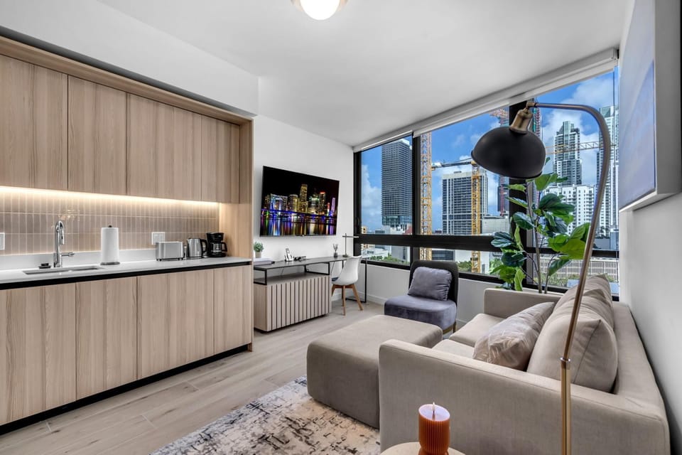 New Downtown 12th Floor  Walk Everywhere + Pool/Gym (8670)