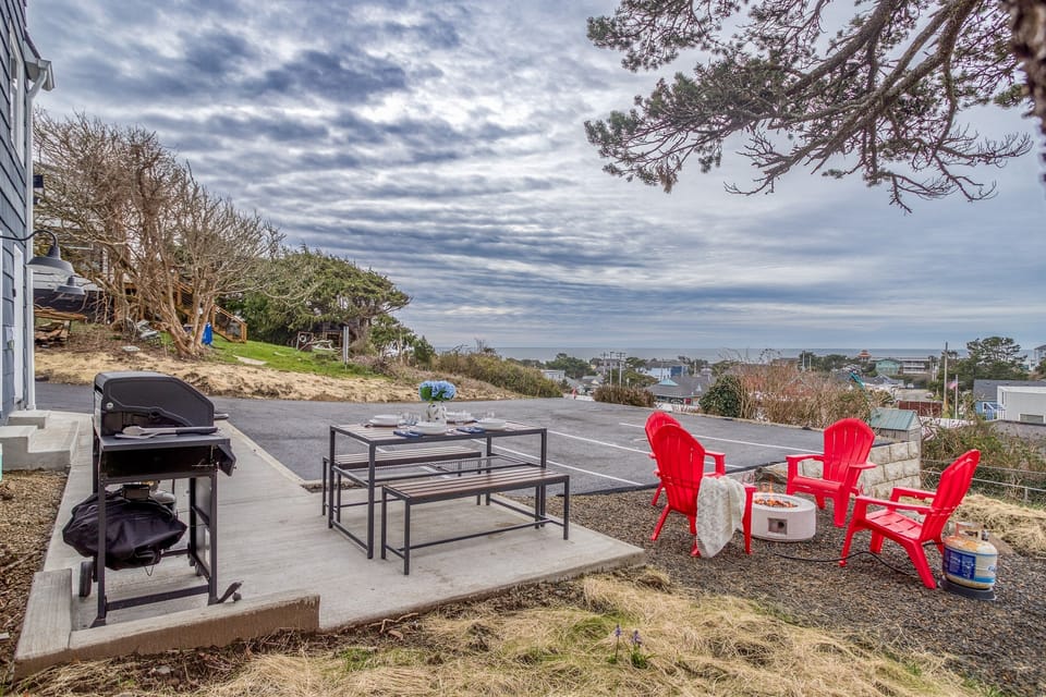 Oceanview Dining Area: Sip drinks while soaking in stunning coastal vistas from your table!