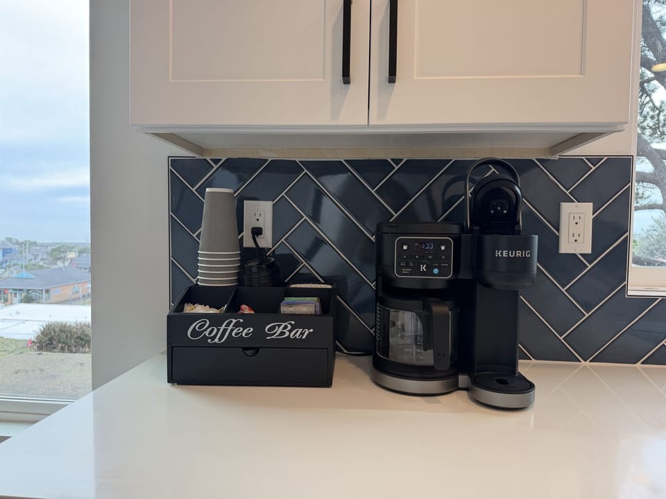 Coffee Bar: Brew your favorite blends while enjoying beautiful coastal views! Perfect for mornings.