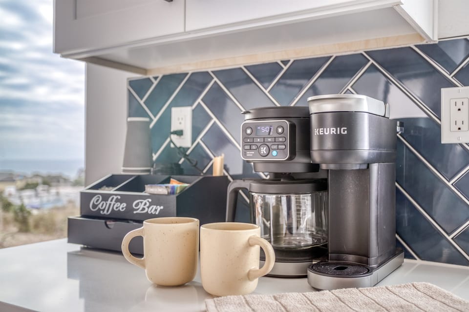 Coffee Bar: Brew your favorite blends while enjoying beautiful coastal views! Perfect for mornings.