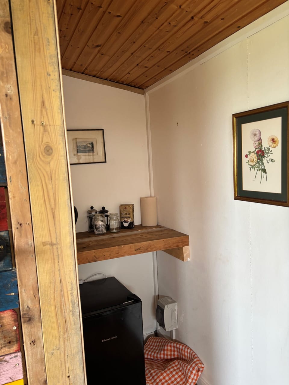 Small fridge, Kettle and coffee maker. MIlk, coffee and tea provided.