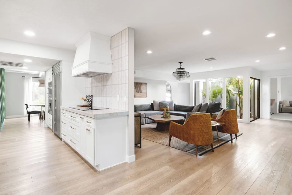 Living Room with Large Sectional 