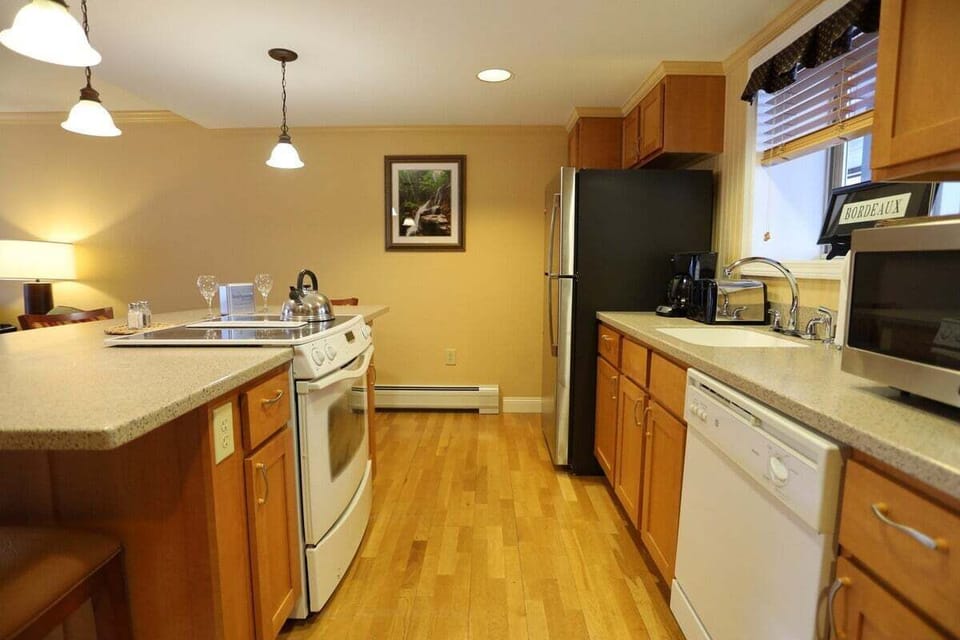 Full kitchen