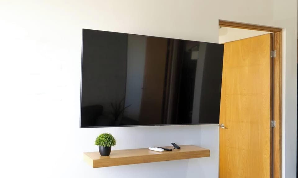 Watch your favorite films or series on the Smart TV!