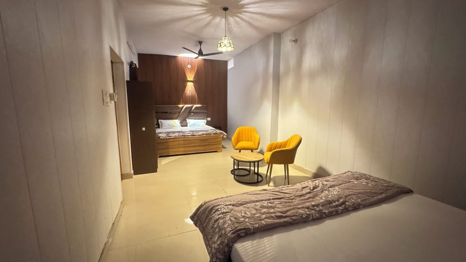 Deluxe Quadruple Room | Blackout drapes, iron/ironing board, free WiFi