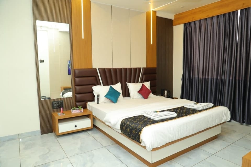 Luxury Room | Rollaway beds, free WiFi, bed sheets