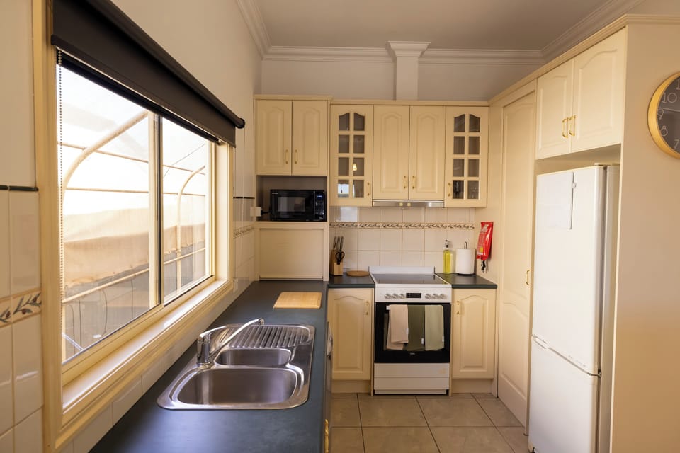House | Private kitchen | Espresso maker, coffee/tea maker, electric kettle
