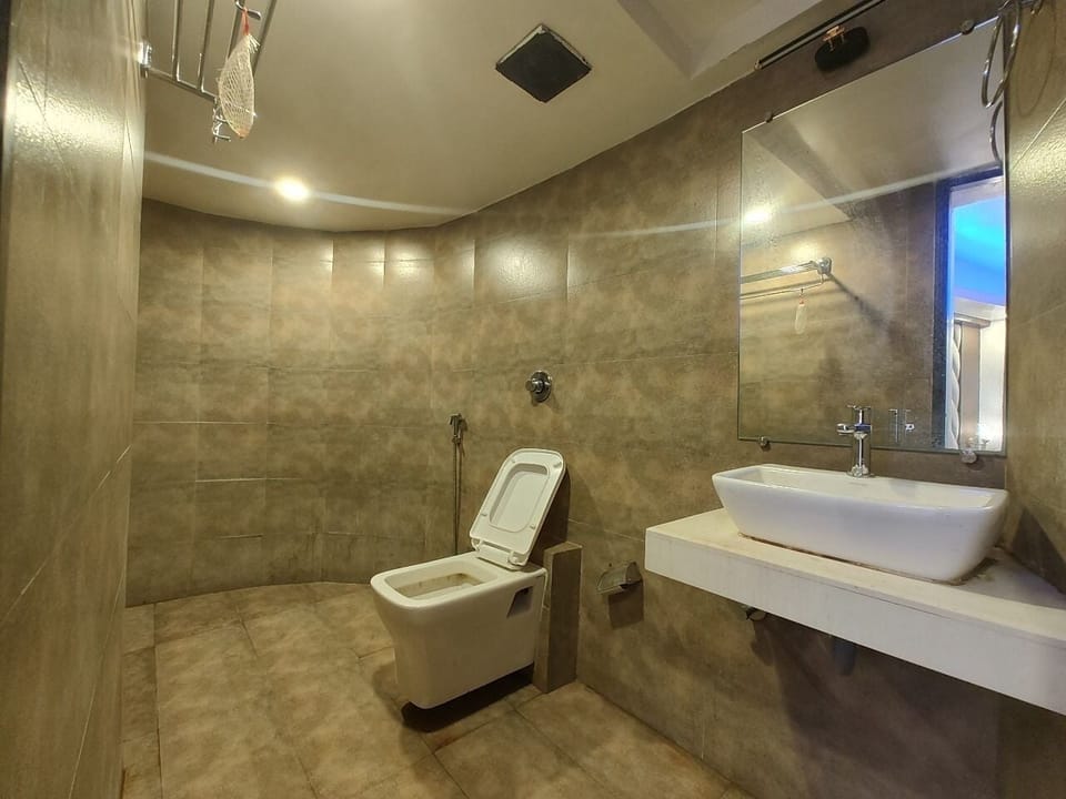 Shower, towels, soap, toilet paper
