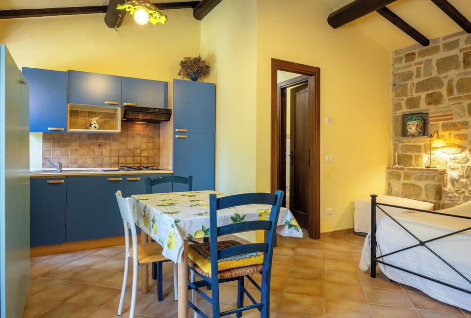 Autumn, Bedroom, Kitchen, Spring, Summer