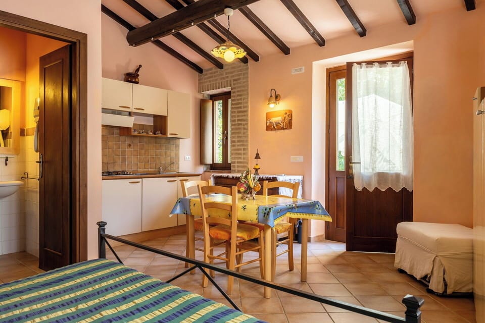 Autumn, Bedroom, Kitchen, Spring, Summer