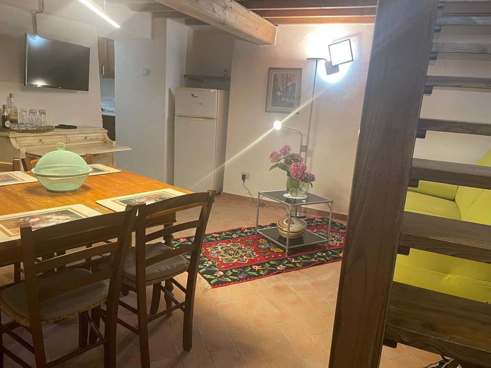 Autumn, Dining Room, Kitchen, Spring, Summer