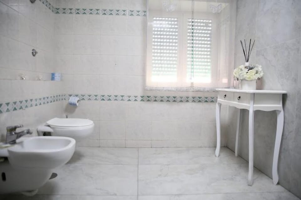 Classic Triple Room, Balcony | Bathroom | Hair dryer, bidet, towels, soap