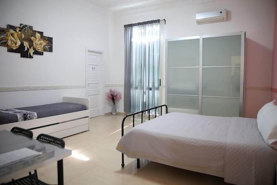 Deluxe Quadruple Room, Balcony | Bed sheets