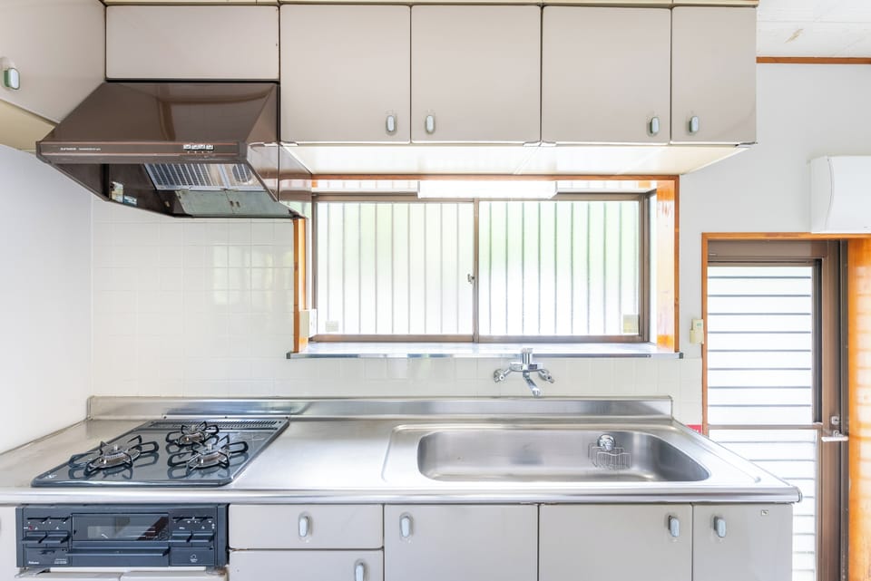Comfort House, 2 Bedrooms, Courtyard View | Private kitchen | Fridge, microwave, stovetop, rice cooker