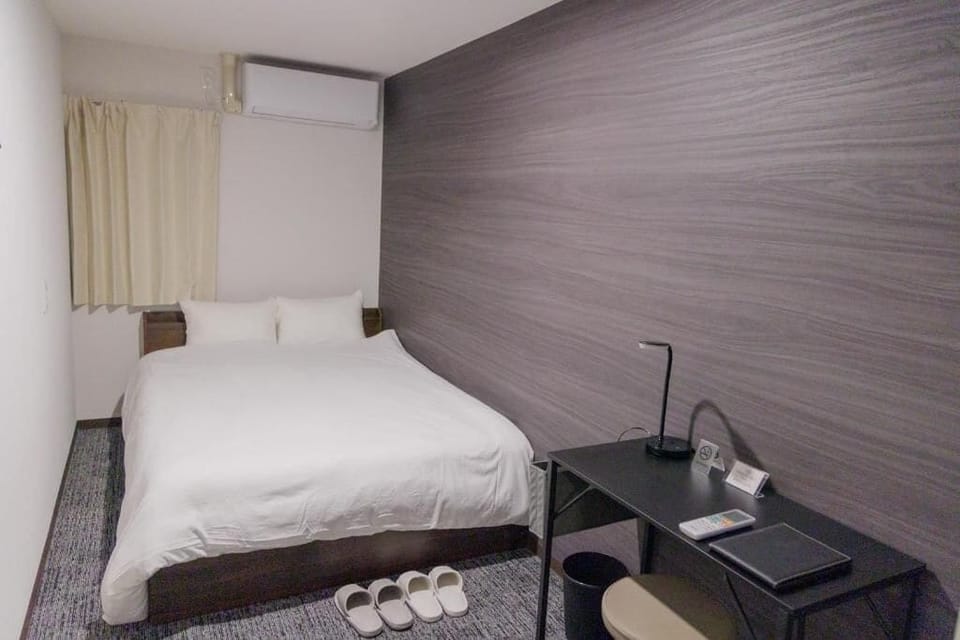 Double Room | Desk, WiFi (free), bed sheets