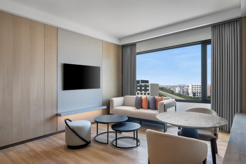 Deluxe Suite, 1 King Bed, City View | Living room | LED TV