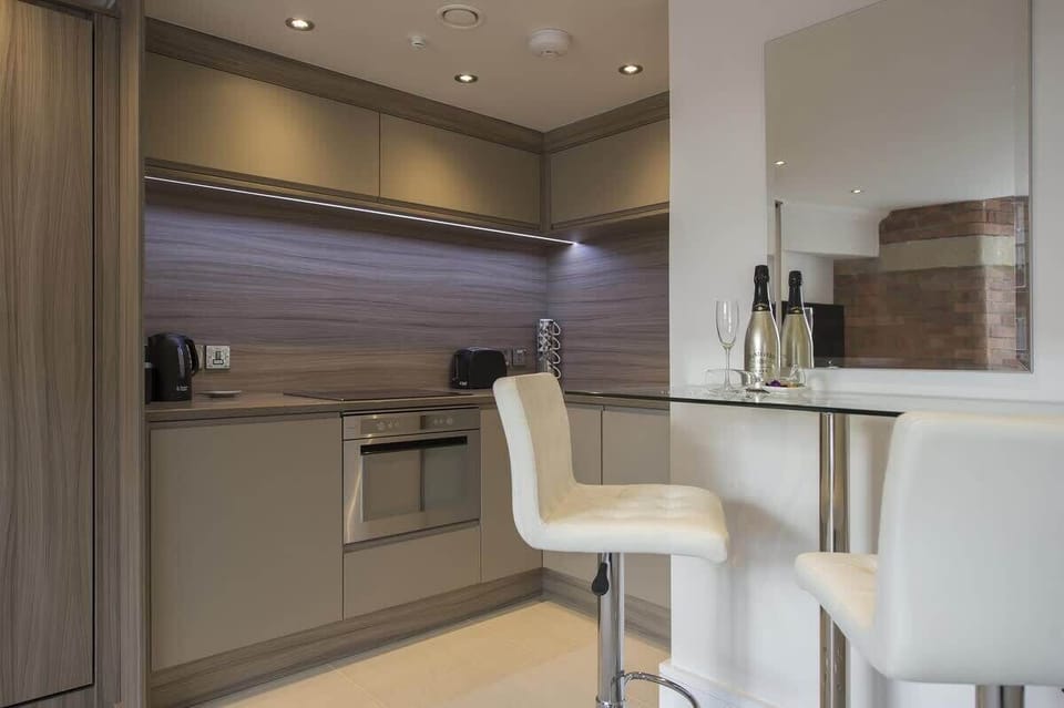 Dining / Restaurant