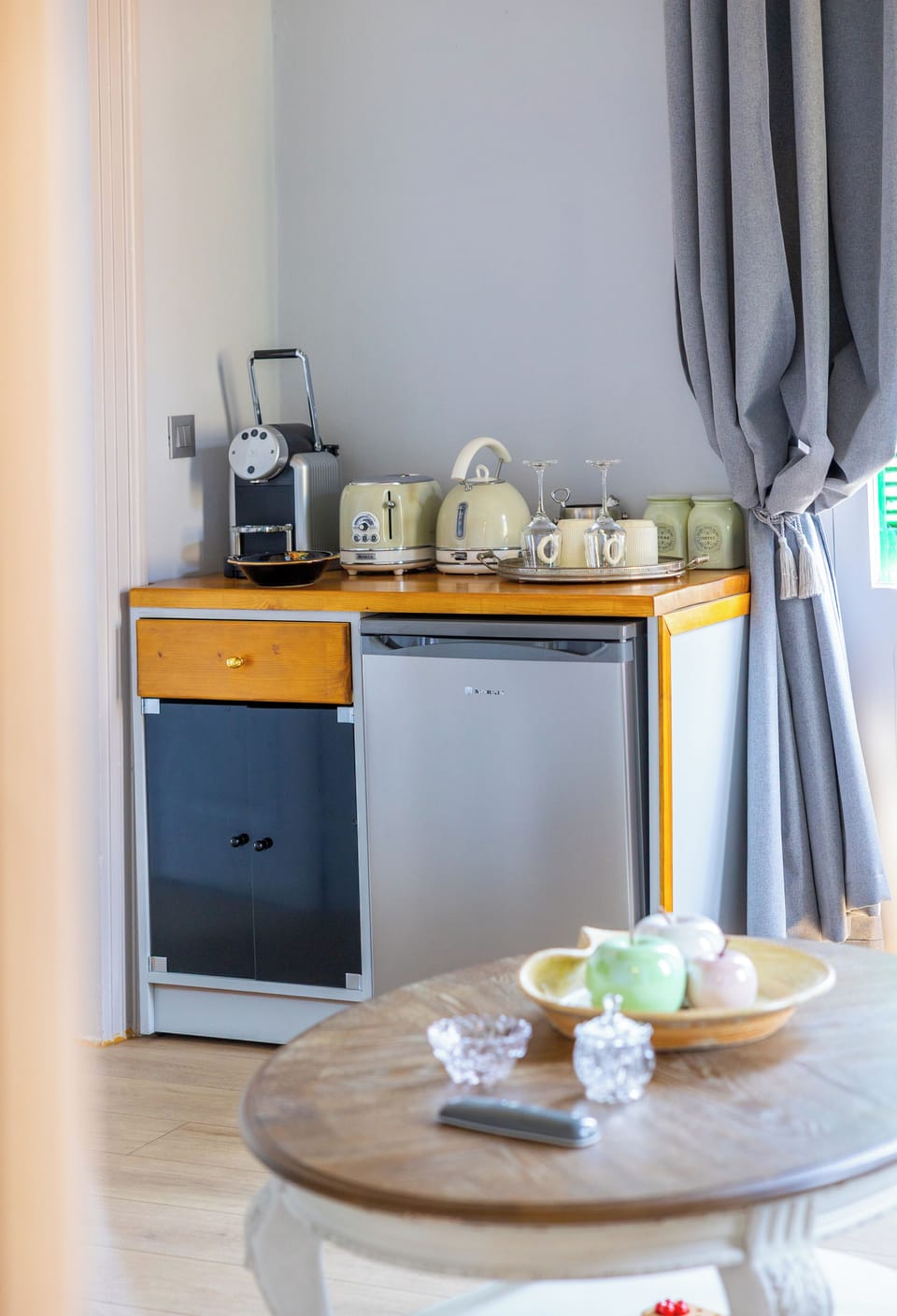 Deluxe Apartment, Balcony, Sea View | Minibar
