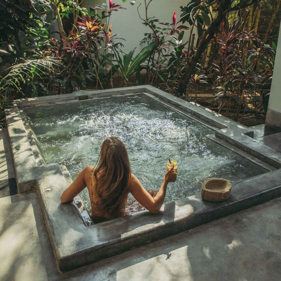 Outdoor spa tub