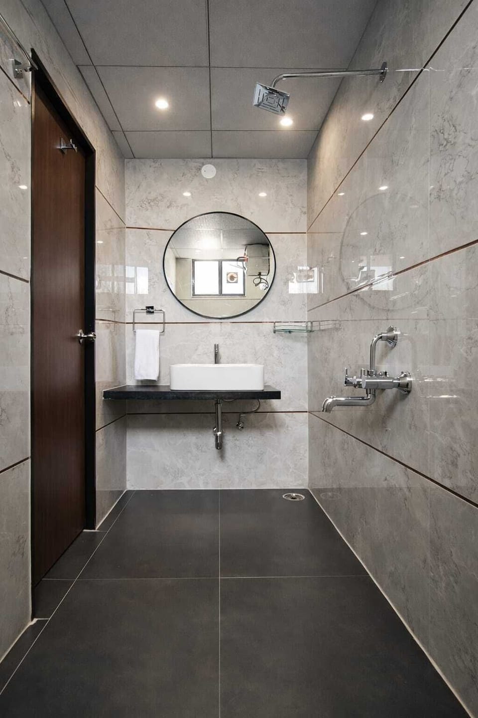 Superior Suite | Bathroom | Shower, soap, shampoo