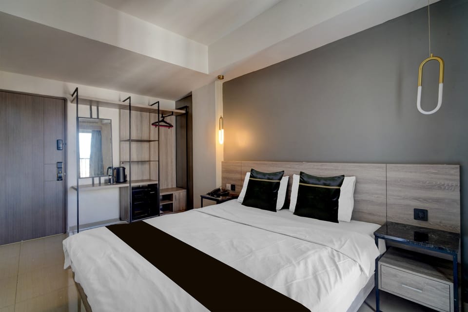 Deluxe Double Room | Free WiFi, bed sheets