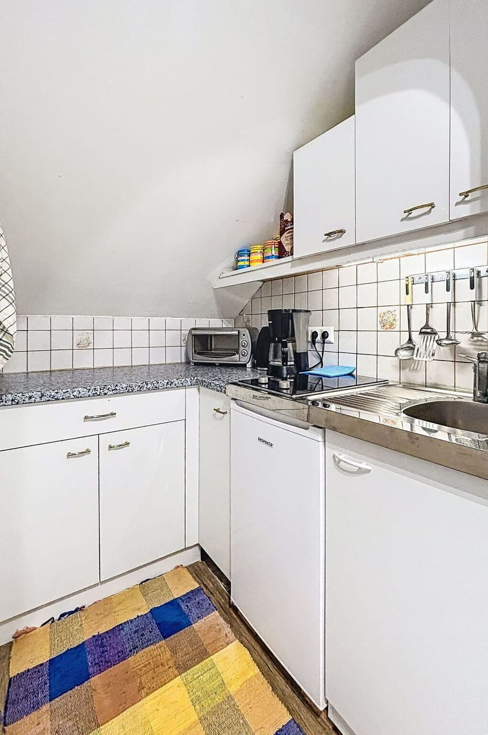 Kitchen, Flooring, Kitchen Appliance, Major Appliance, Interior Design, Countertop, Floor, Kitchen Sink, Cabinetry, Plumbing Fixture