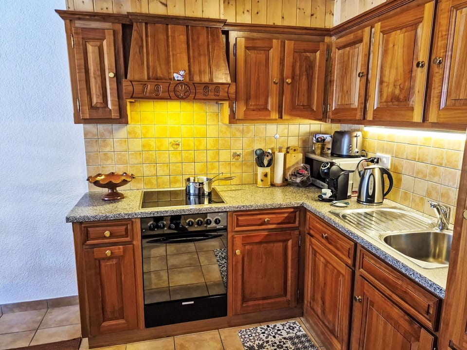 Kitchen, Kitchen Appliance, Countertop, Cabinetry, Major Appliance, Wood, Furniture, Flooring, Interior Design, Kitchen Stove