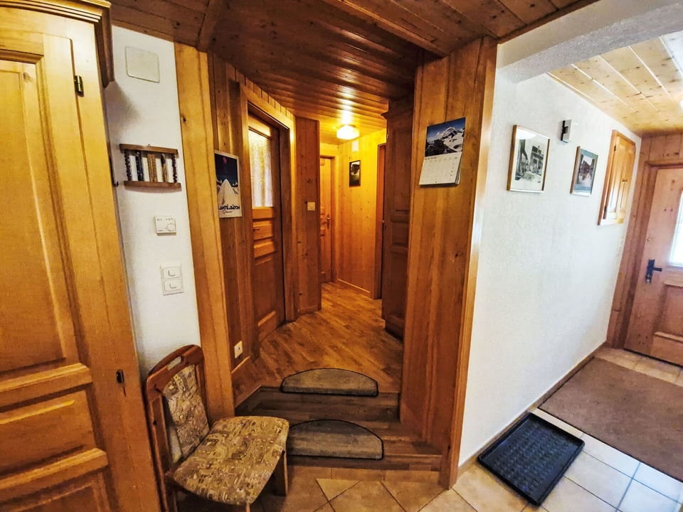 Wood, Flooring, Floor, Interior Design, Ceiling, Door, Room, Hardwood, Wood Stain, Picture Frame