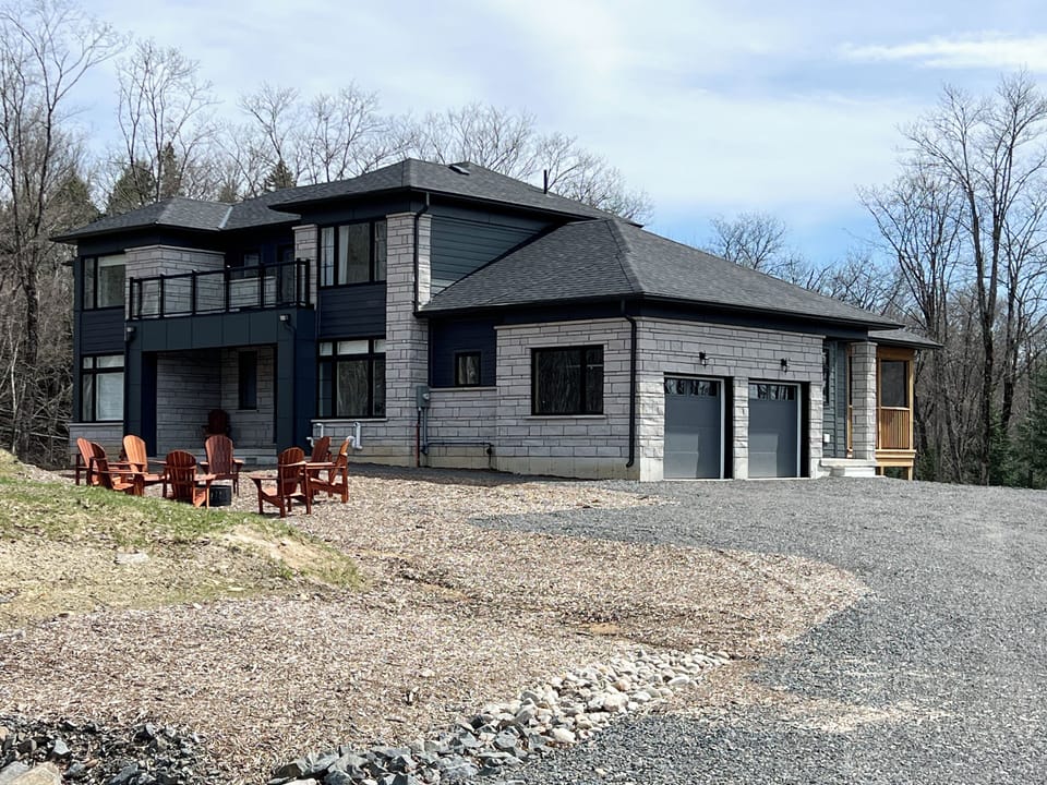 Long, flat driveway able to accommodate 6 cars comfortably esp. nice in winter 