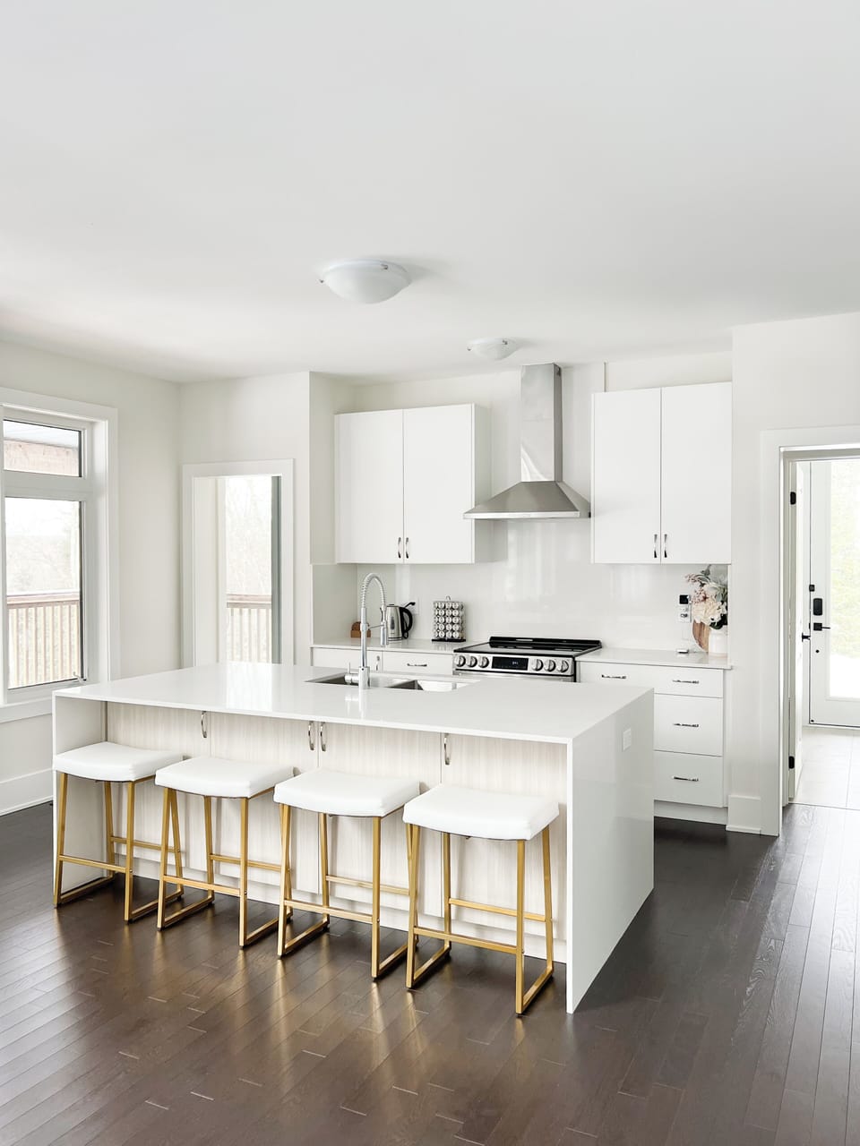 Fully equipped chef's kitchen makes preparing meals easy and stress free