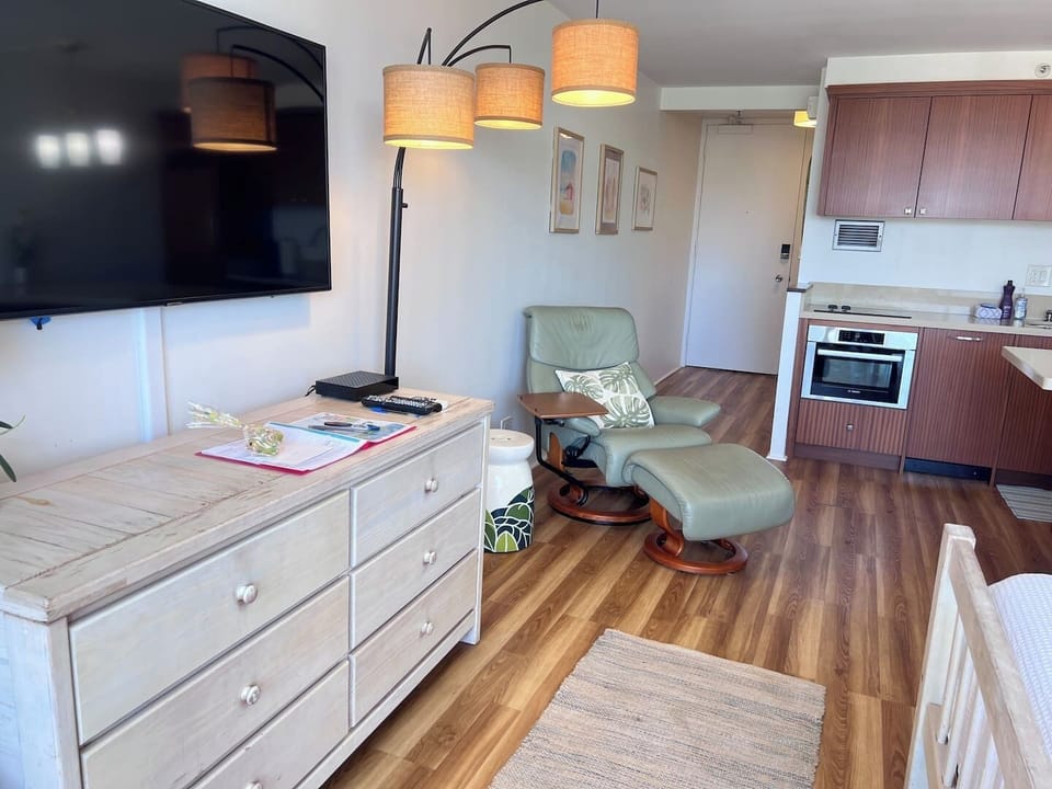 Spacious, modern space for sleeping, eating and relaxing.