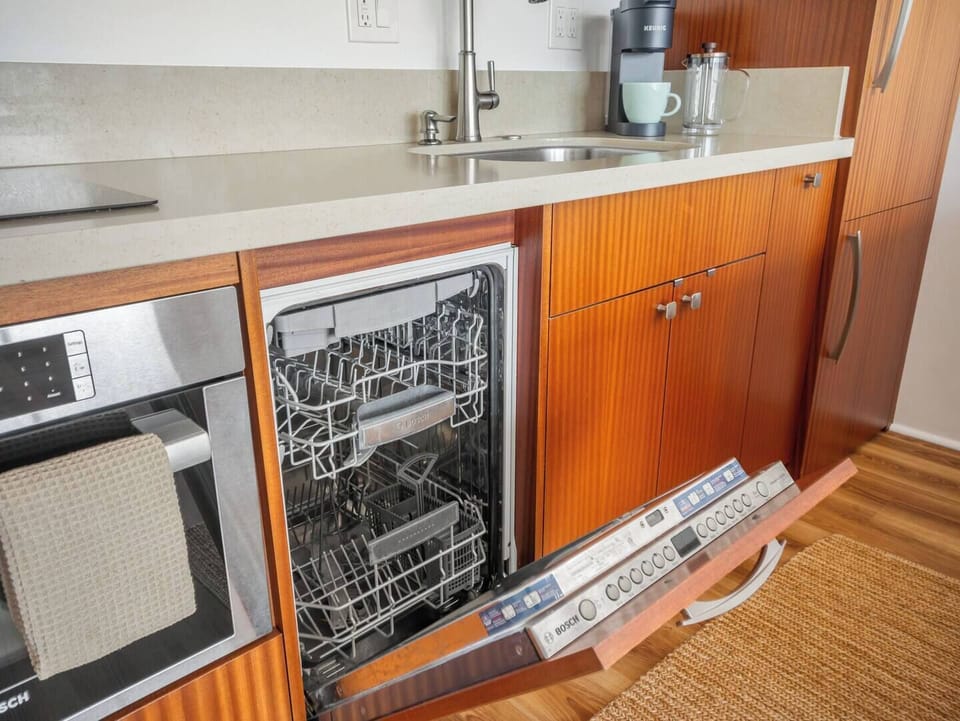 Dishwasher to make clean up easy.