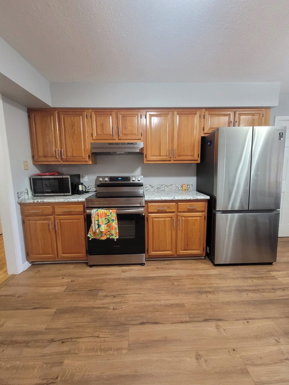 Kitchen w/ oven 