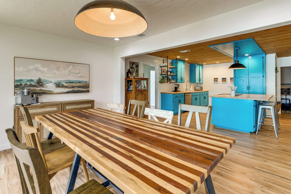 House (5 Bedrooms) | Interior